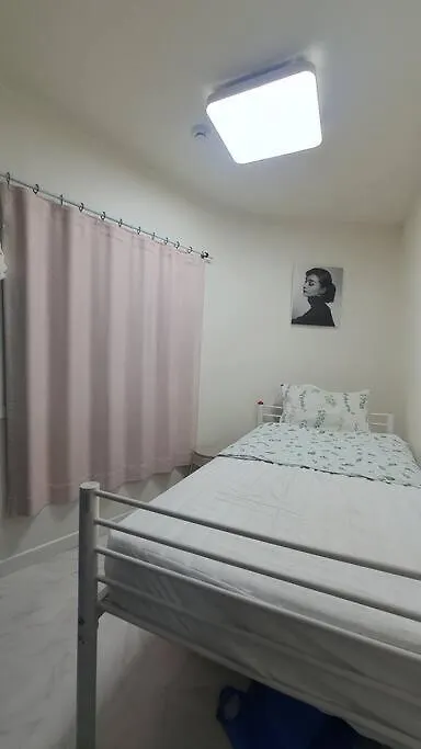 'Seongbuk Castle Suites' 5 Bedroom, Castle-Wall View, Seoul
