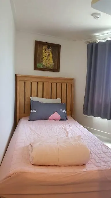 'Seongbuk Castle Suites' 5 Bedroom, Castle-Wall View, Seoul Südkorea