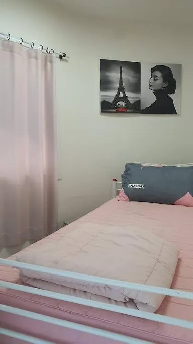 'Seongbuk Castle Suites' 5 Bedroom, Castle-Wall View, Seoul