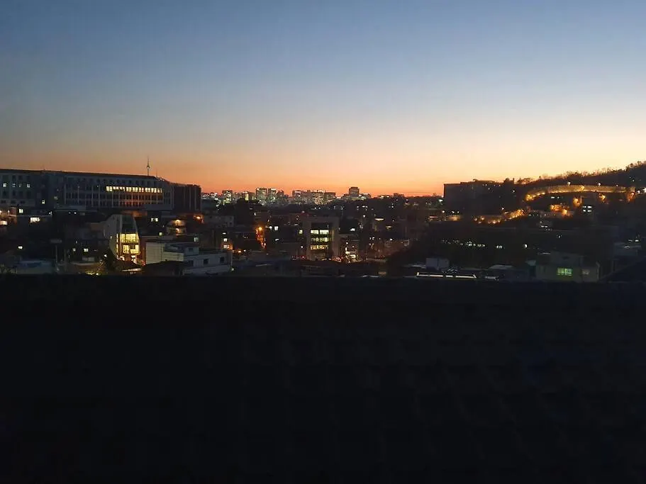 'Seongbuk Castle Suites' 5 Bedroom, Castle-Wall View, Seoul Südkorea