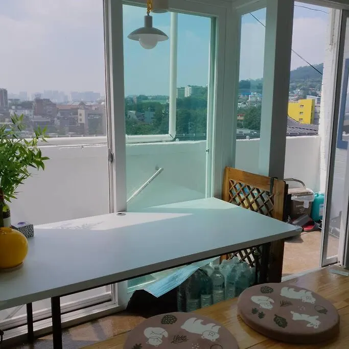 'Seongbuk Castle Suites' 5 Bedroom, Castle-Wall View, Seoul Südkorea