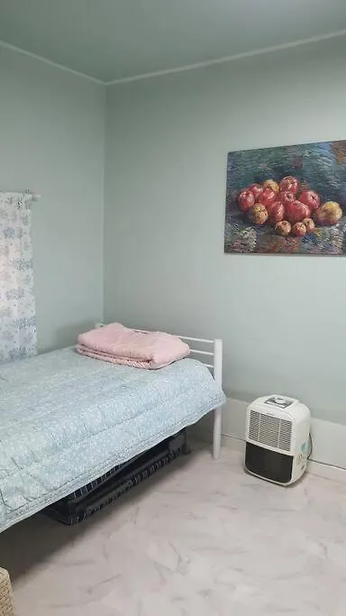 Apartment 'Seongbuk Castle Suites' 5 Bedroom, Castle-Wall View, Seoul Südkorea